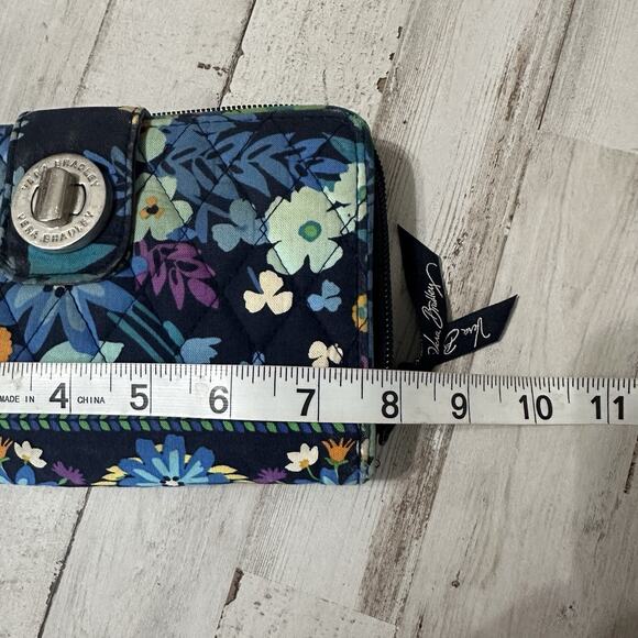 Vera Bradley Wallet Zip Around Turn Lock Midnight Blues Quilted Trendy Fabric - Picture 2 of 5